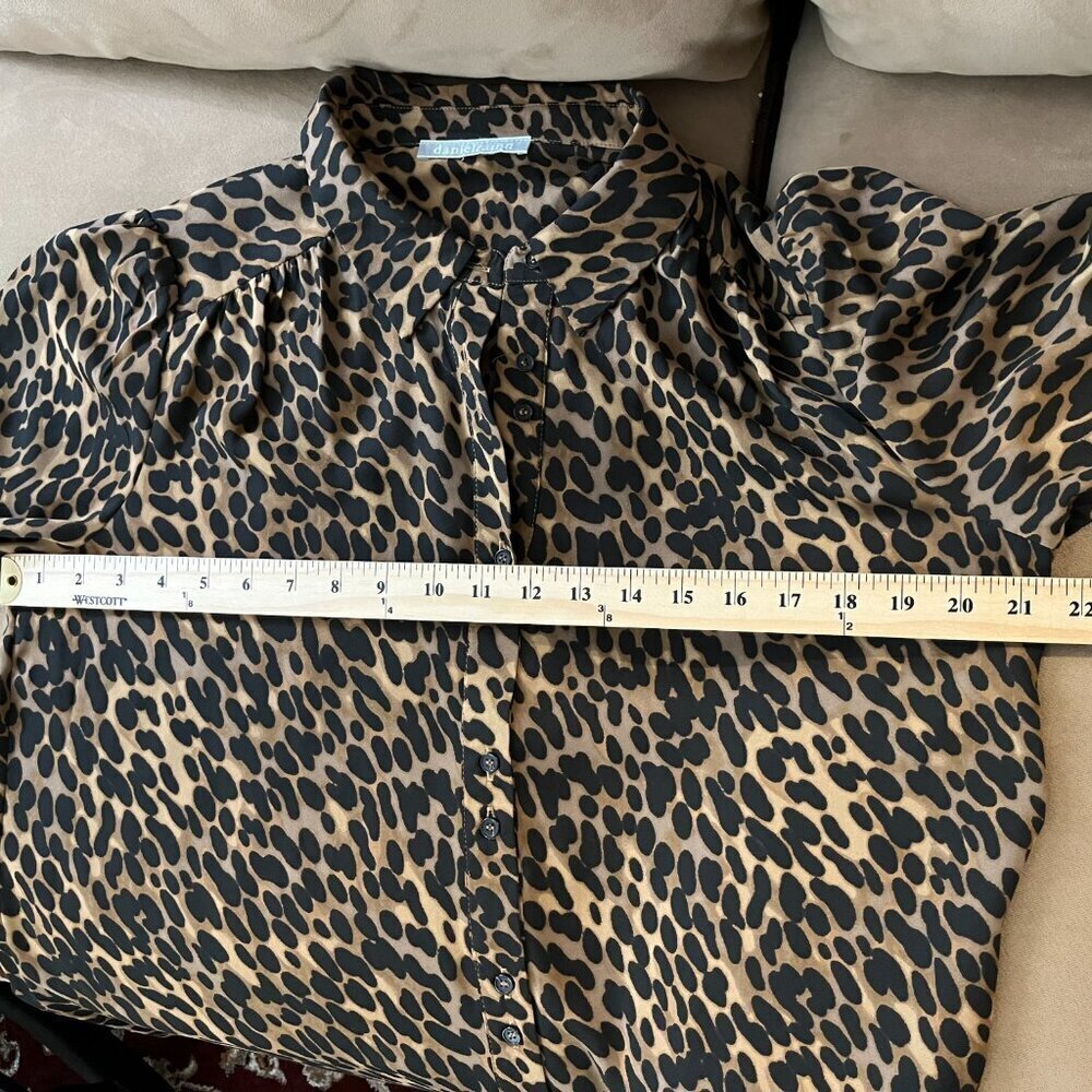 Daniel Rainn Leopard Print Blouse Size L Long Sleeve - Picture 8 of 9